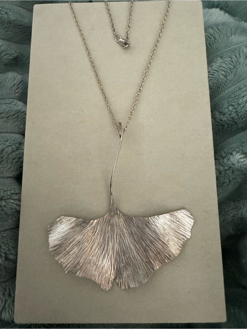 Ginkgo Leaf Pendant Necklace in Silver Tone - Women's Fashion Jewelry